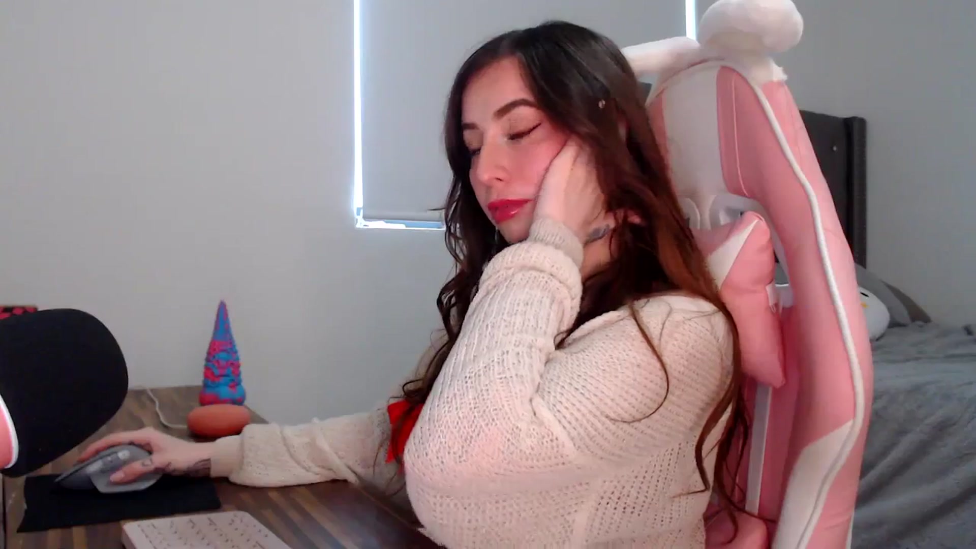 Gallery image thumbnail from iplayhardbabe's myfreecams stream on, 12/25/2023, 21:18 image 17 of 20
