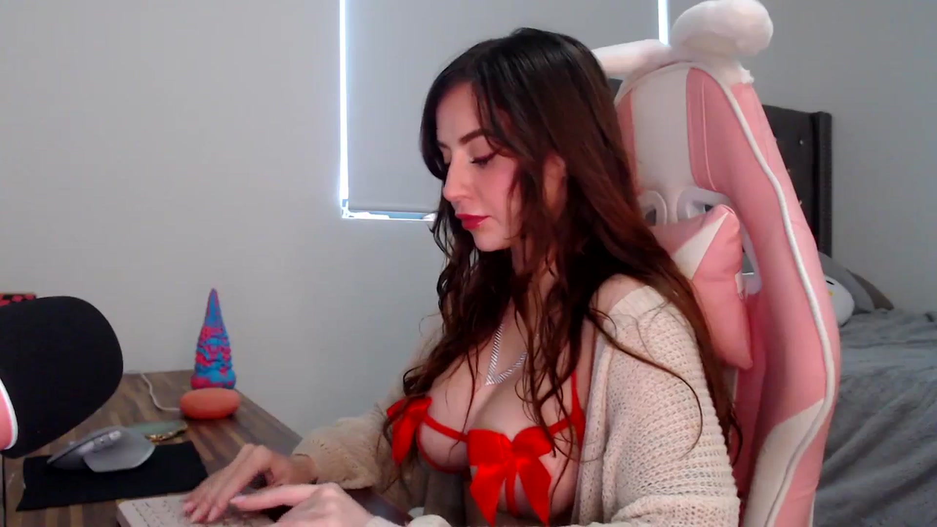 Gallery image thumbnail from iplayhardbabe's myfreecams stream on, 12/25/2023, 21:18 image 13 of 20