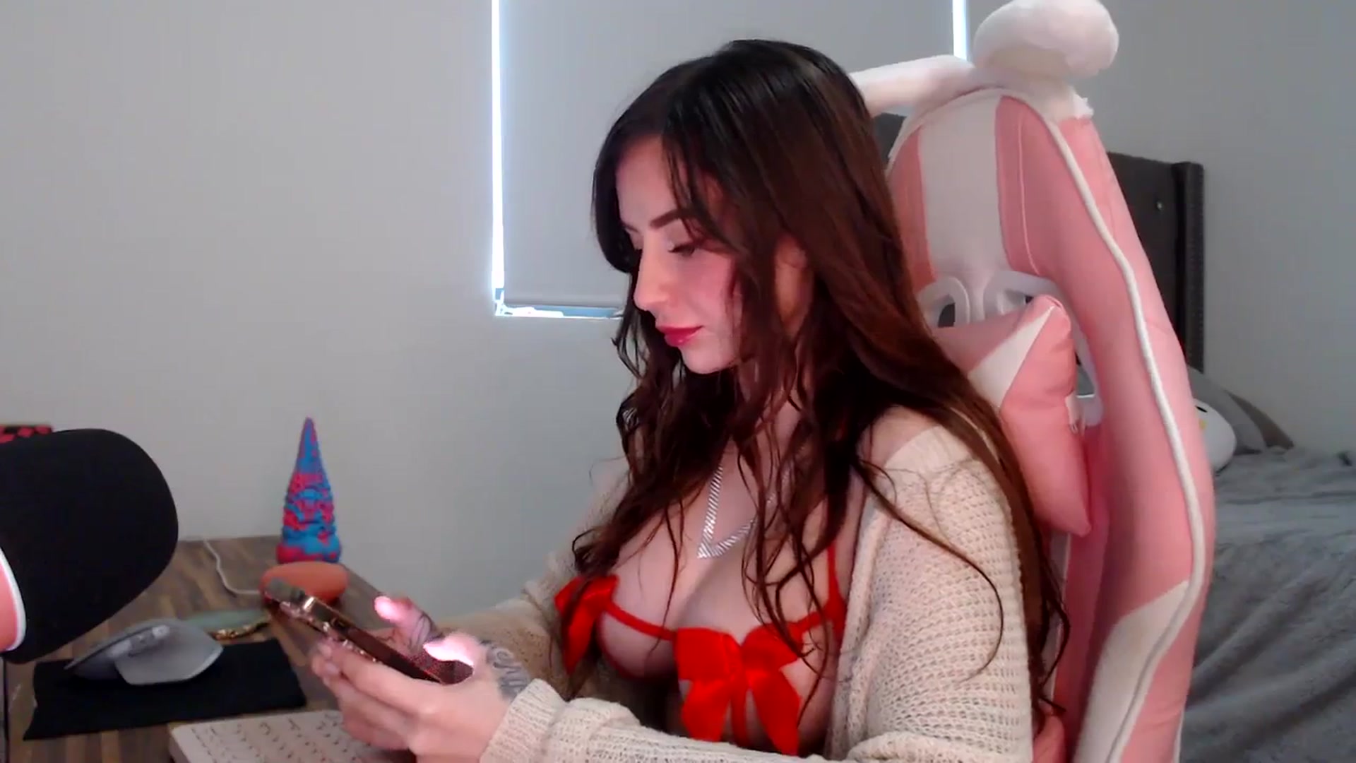 Gallery image thumbnail from iplayhardbabe's myfreecams stream on, 12/25/2023, 21:18 image 12 of 20