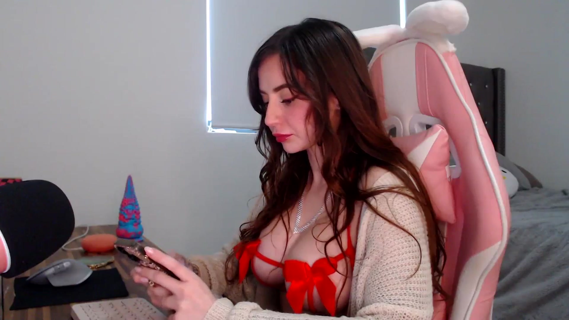 Gallery image thumbnail from iplayhardbabe's myfreecams stream on, 12/25/2023, 21:18 image 6 of 20