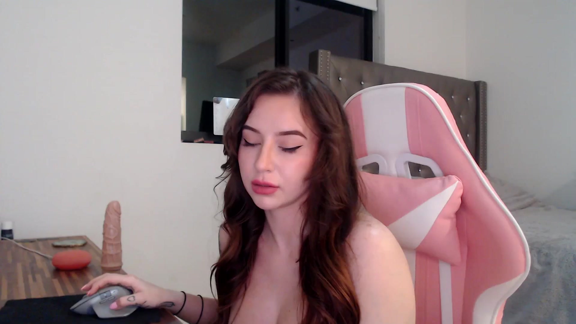 Gallery image thumbnail from iplayhardbabe's myfreecams stream on, 03/10/2024, 01:04 image 1 of 20