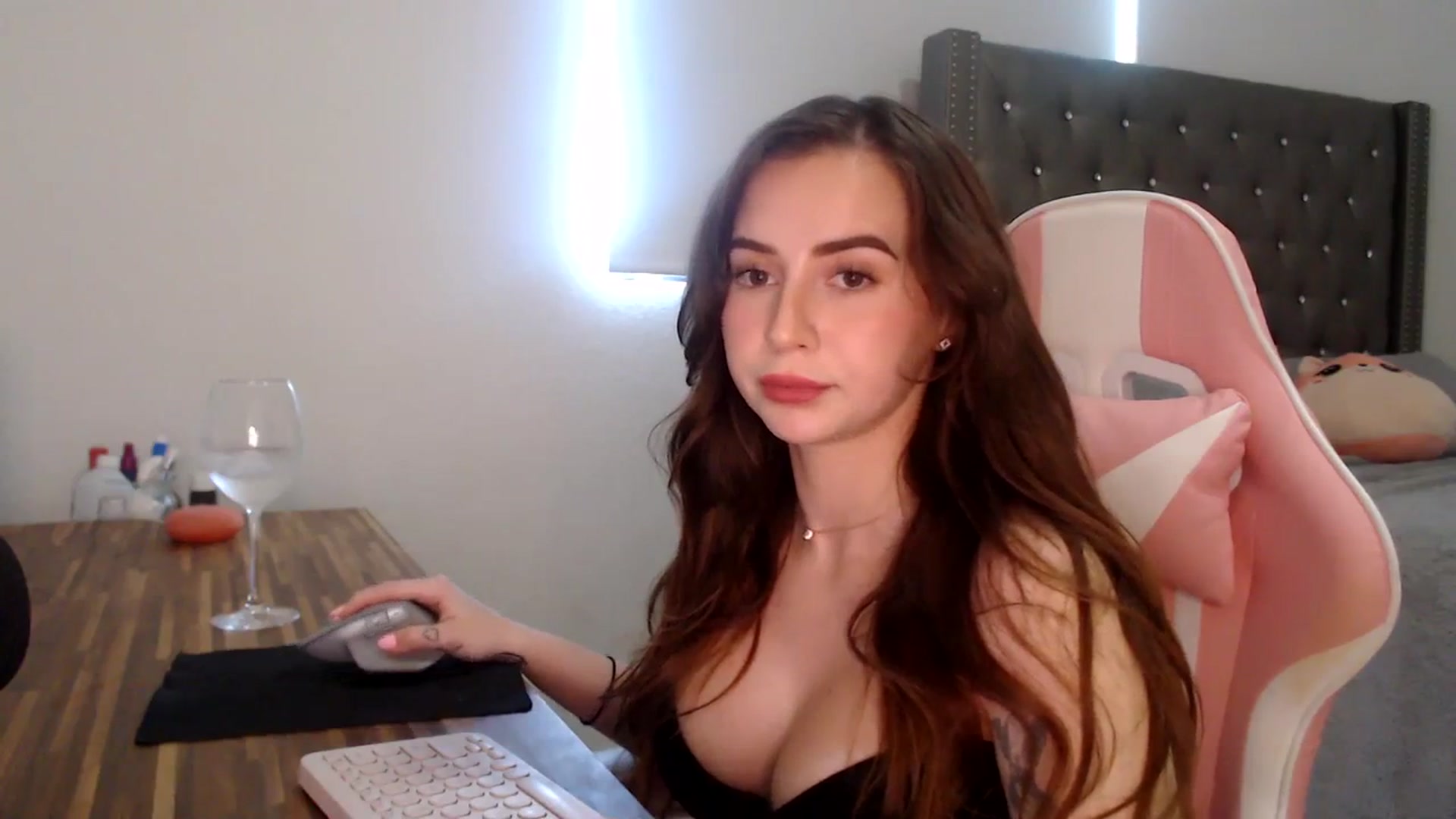 Gallery image thumbnail from iplayhardbabe's myfreecams stream on, 03/16/2024, 22:06 image 13 of 20