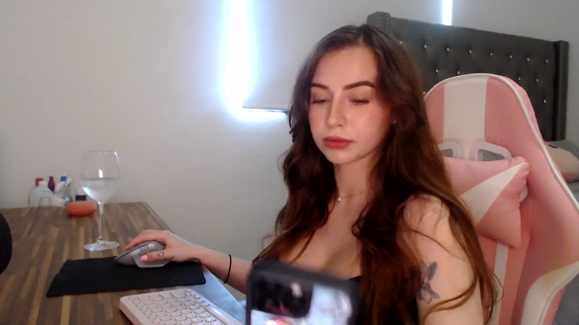 Gallery image thumbnail from iplayhardbabe's myfreecams stream on, 03/16/2024, 22:06 image 19 of 20