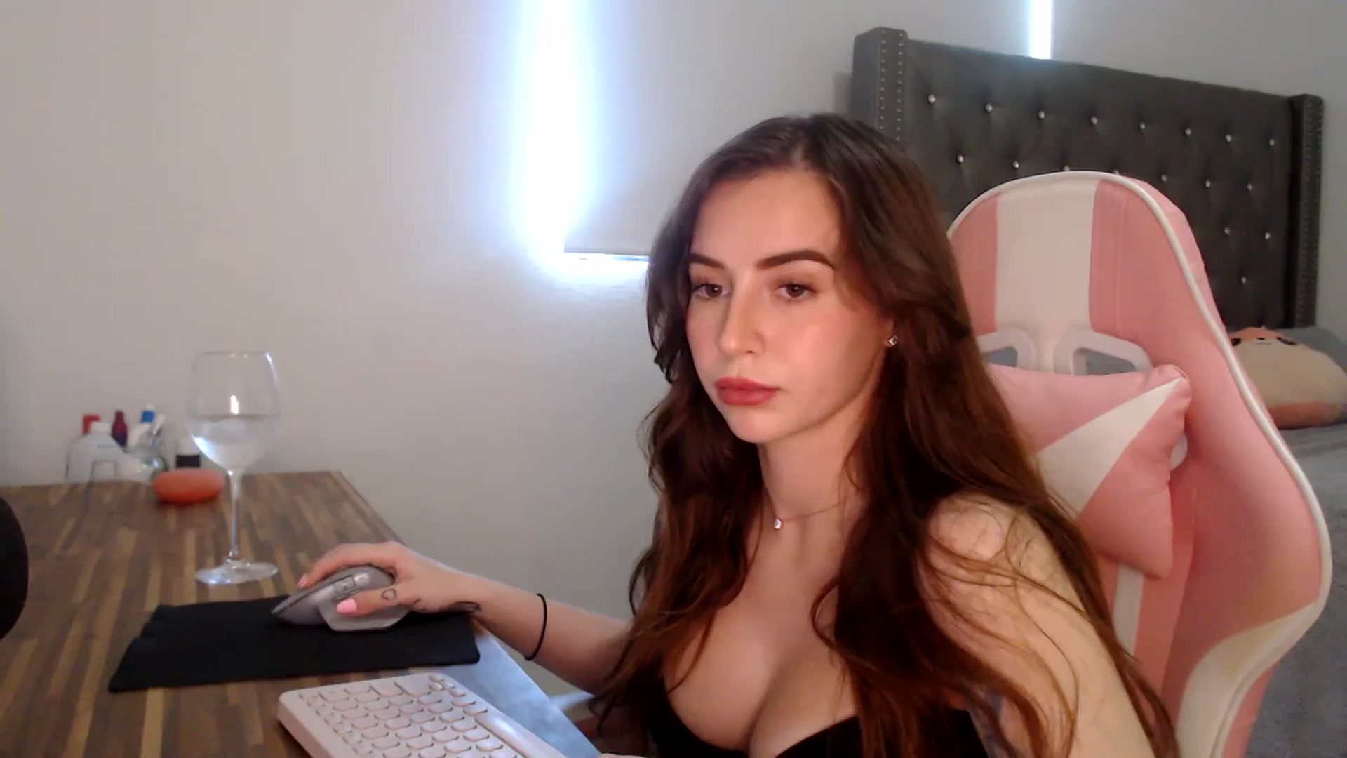 Gallery image thumbnail from iplayhardbabe's myfreecams stream on, 03/16/2024, 22:06 image 18 of 20