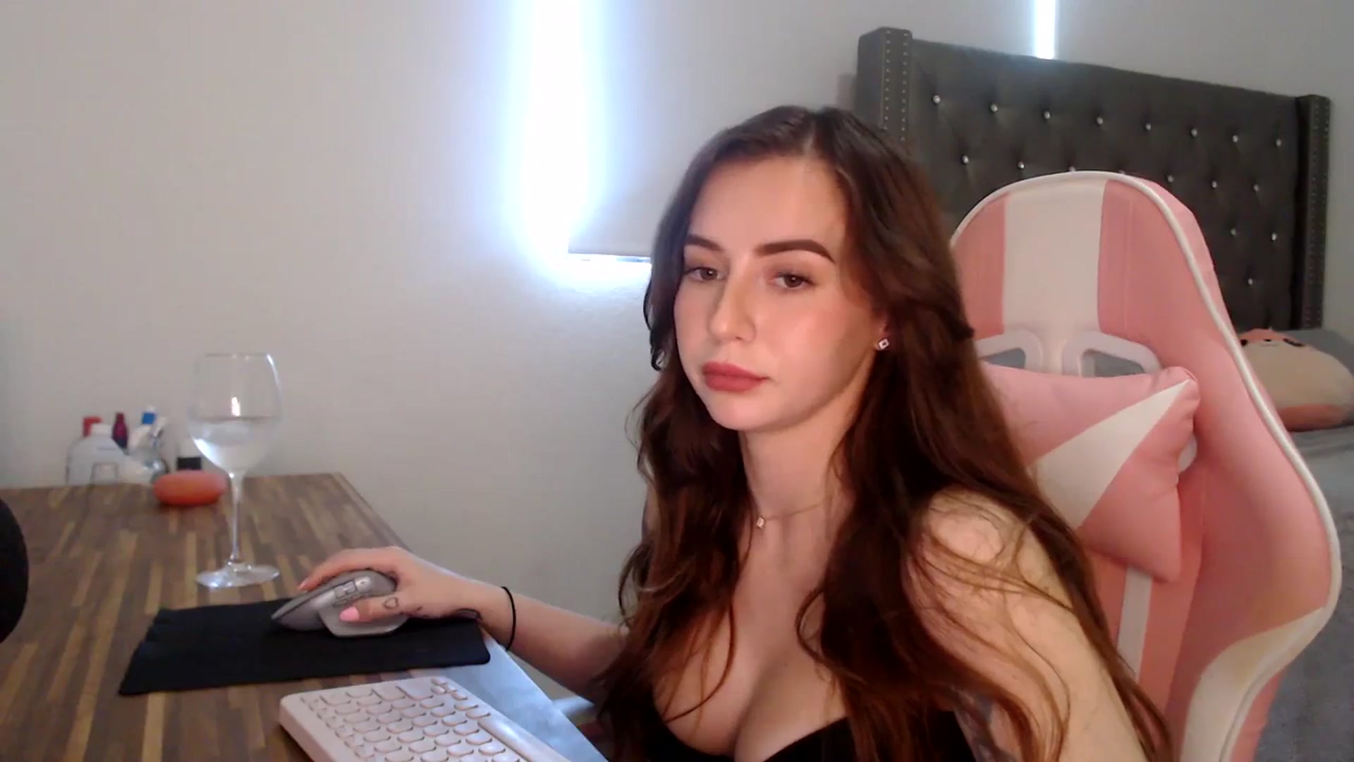 Gallery image thumbnail from iplayhardbabe's myfreecams stream on, 03/16/2024, 22:06 image 17 of 20