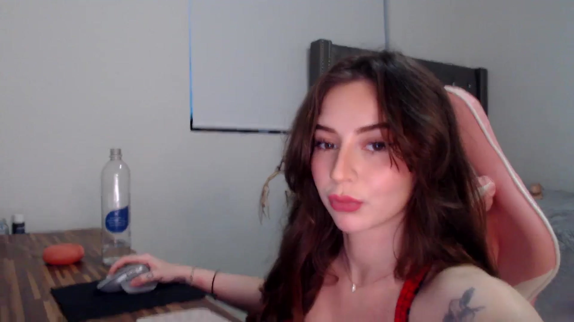 Gallery image thumbnail from iplayhardbabe's myfreecams stream on, 03/24/2024, 24:05 image 5 of 20