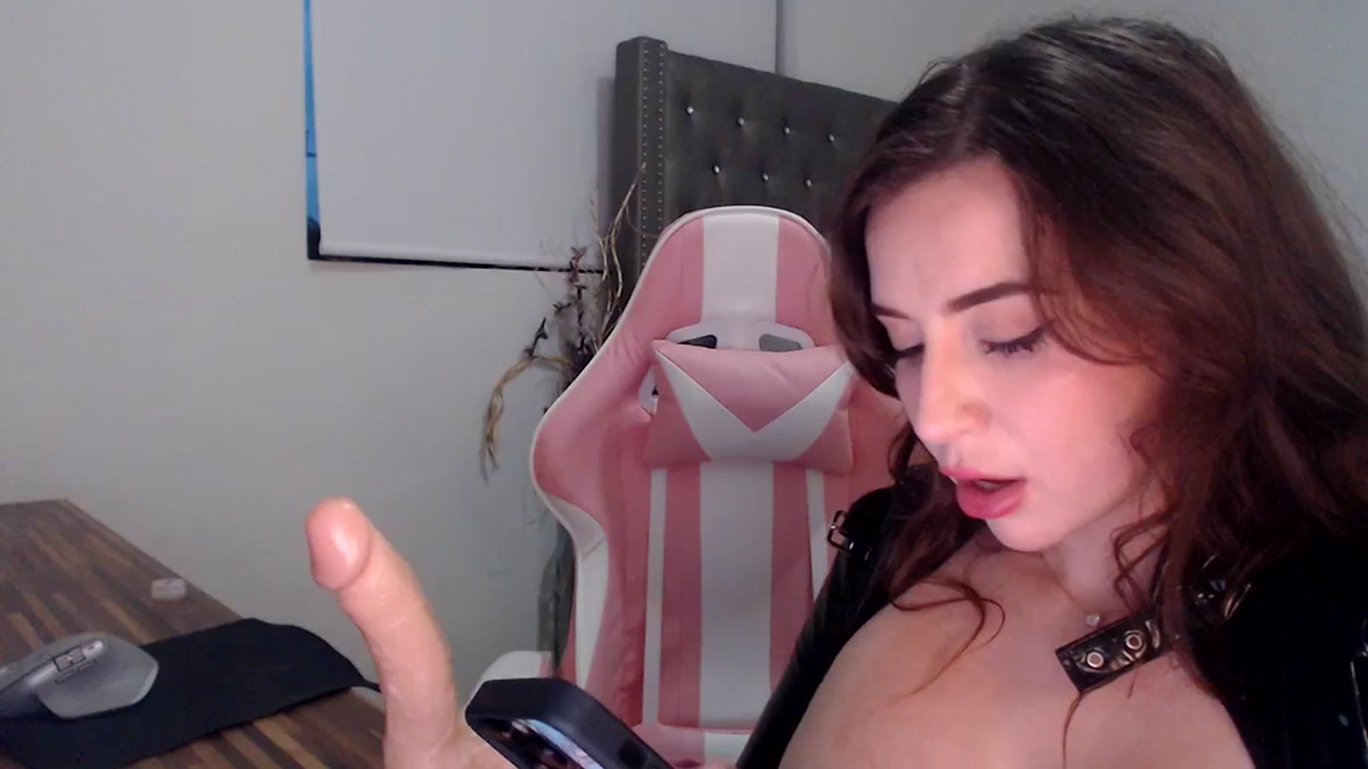 Gallery image thumbnail from iplayhardbabe's myfreecams stream on, 03/27/2024, 24:00 image 2 of 20