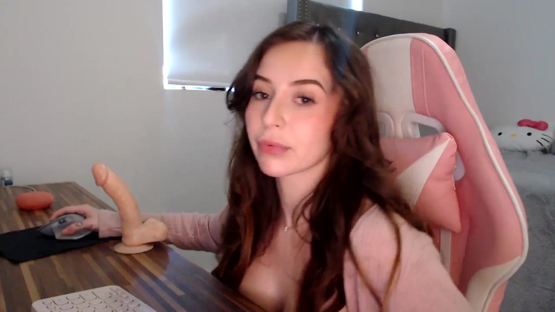 Gallery image thumbnail from iplayhardbabe's myfreecams stream on, 03/29/2024, 19:25 image 18 of 20