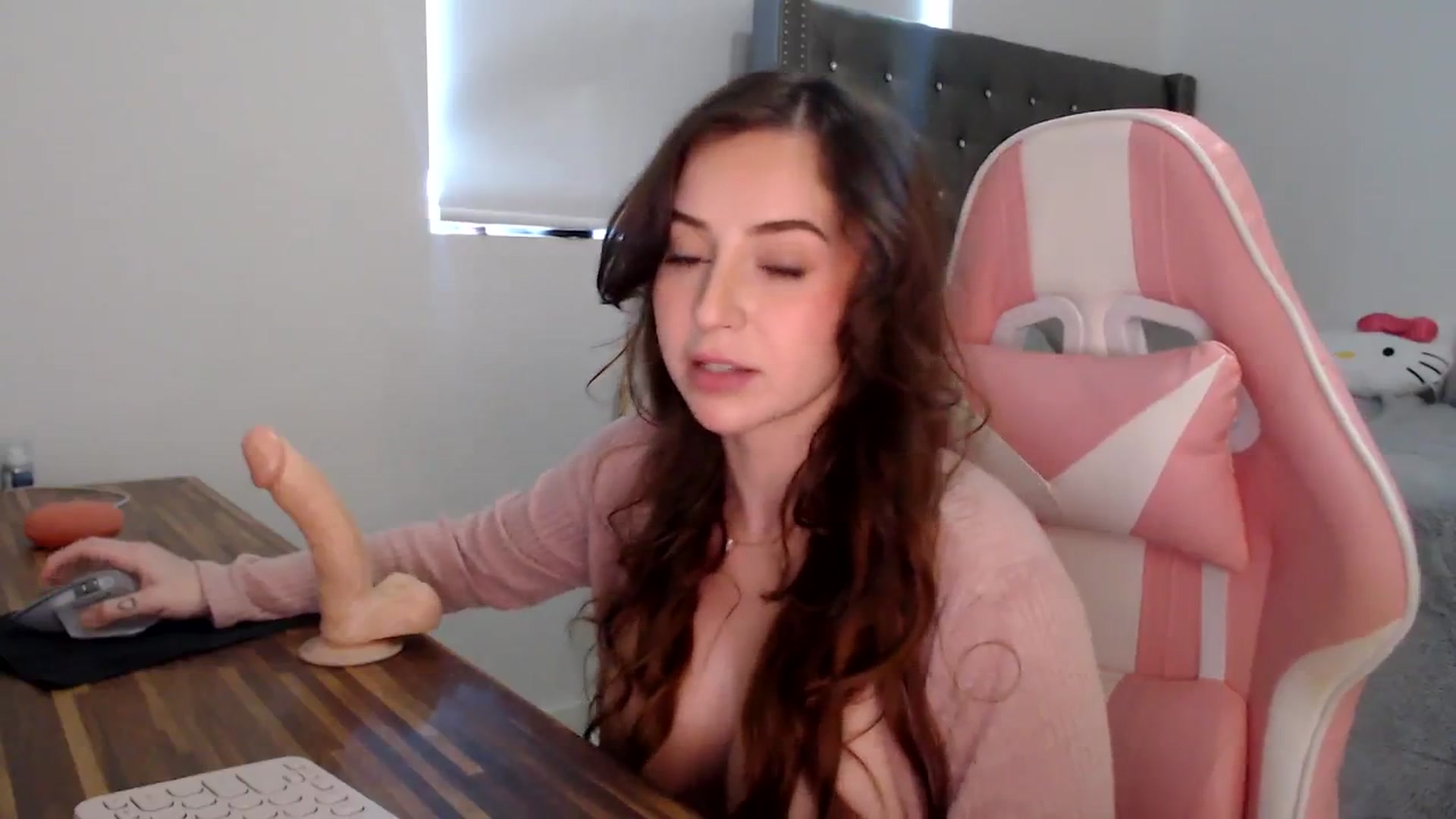 Gallery image thumbnail from iplayhardbabe's myfreecams stream on, 03/29/2024, 19:25 image 11 of 20