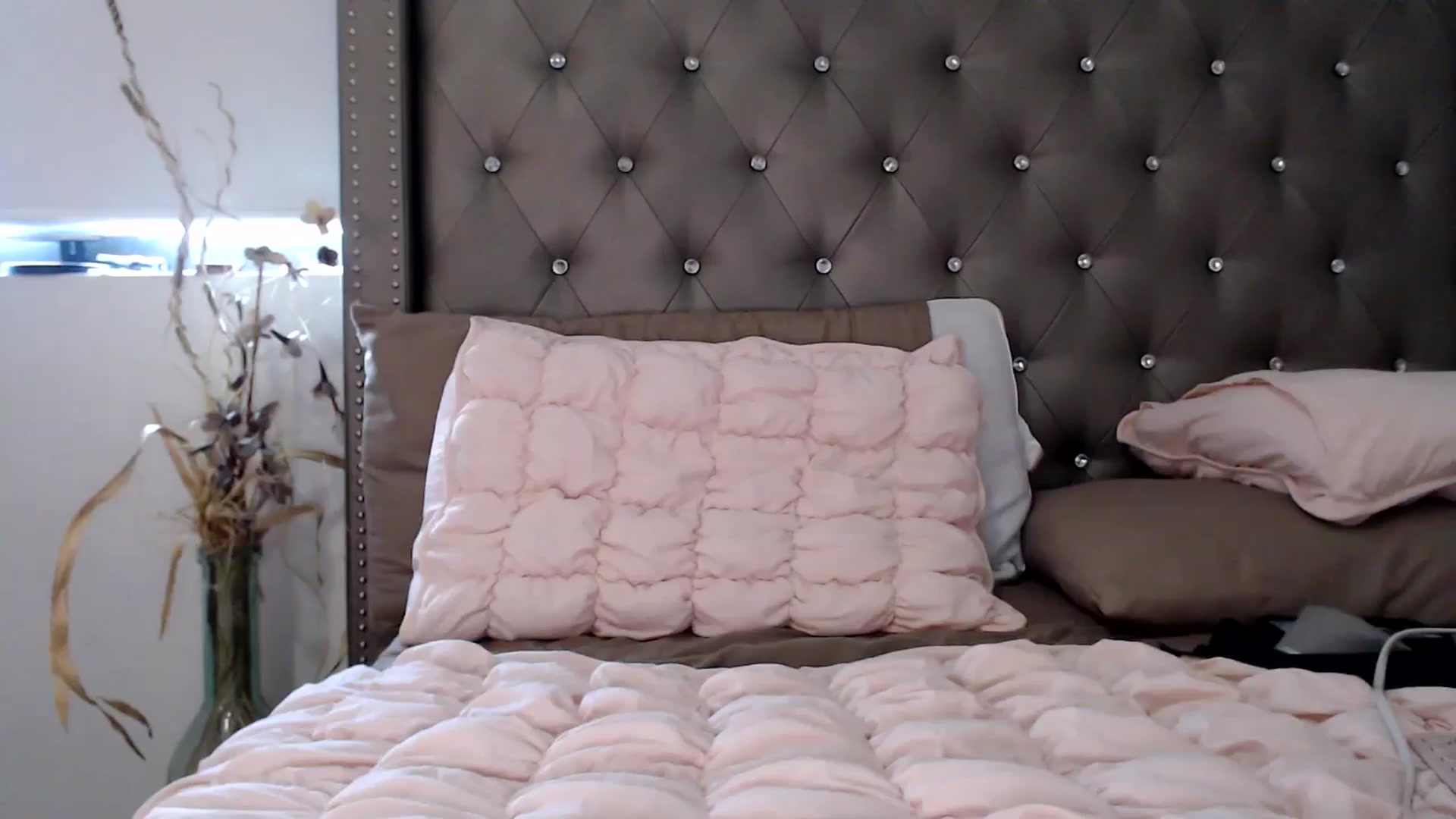 Gallery image thumbnail from iplayhardbabe's myfreecams stream on, 05/18/2024, 22:02 image 10 of 20