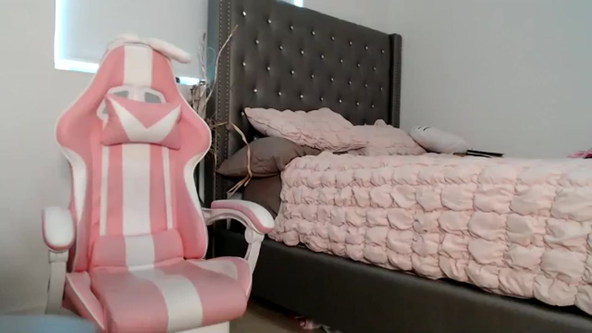Gallery image thumbnail from iplayhardbabe's myfreecams stream on, 06/07/2024, 22:40 image 13 of 20