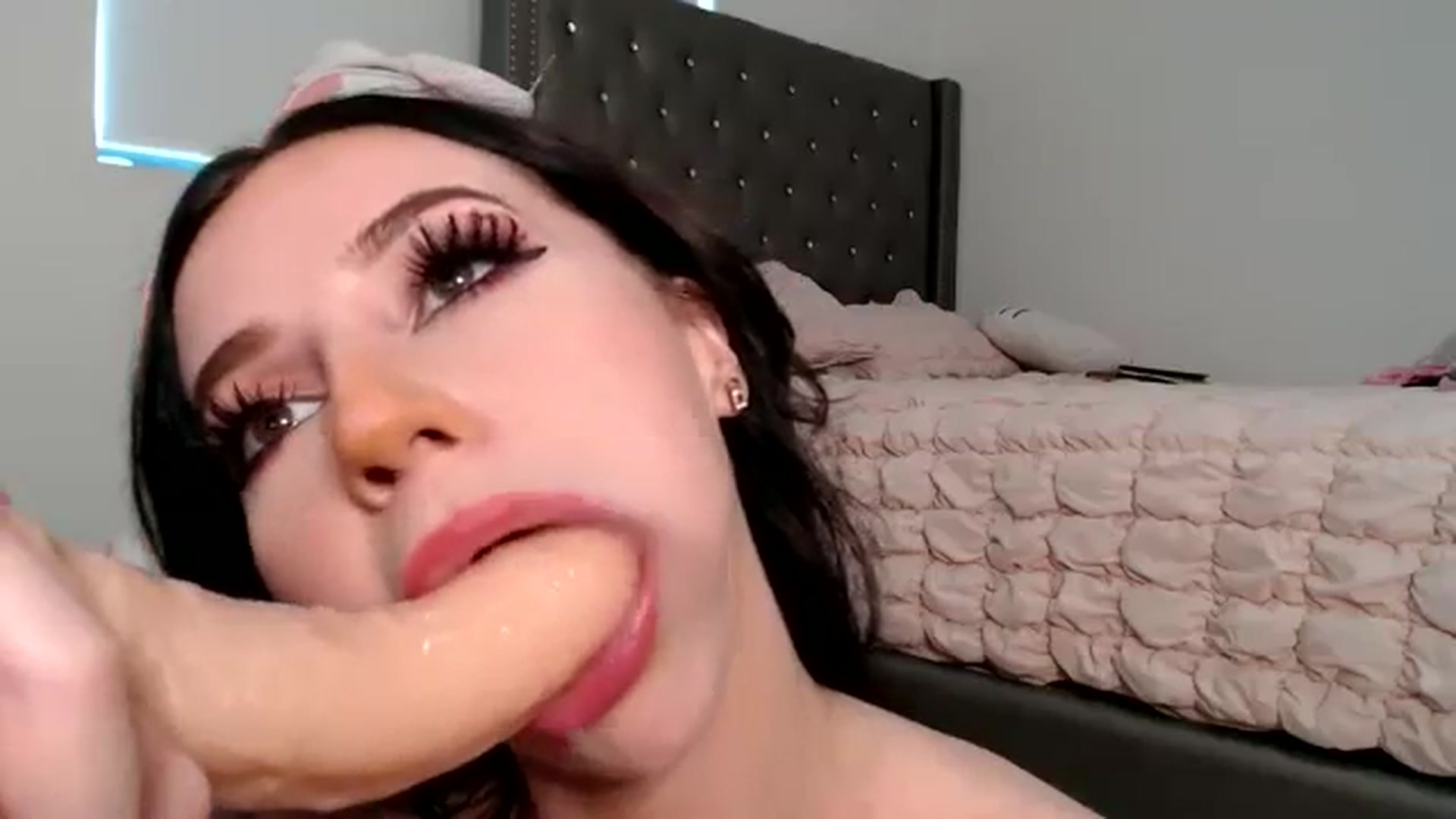 Gallery image thumbnail from iplayhardbabe's myfreecams stream on, 06/07/2024, 22:40 image 5 of 20