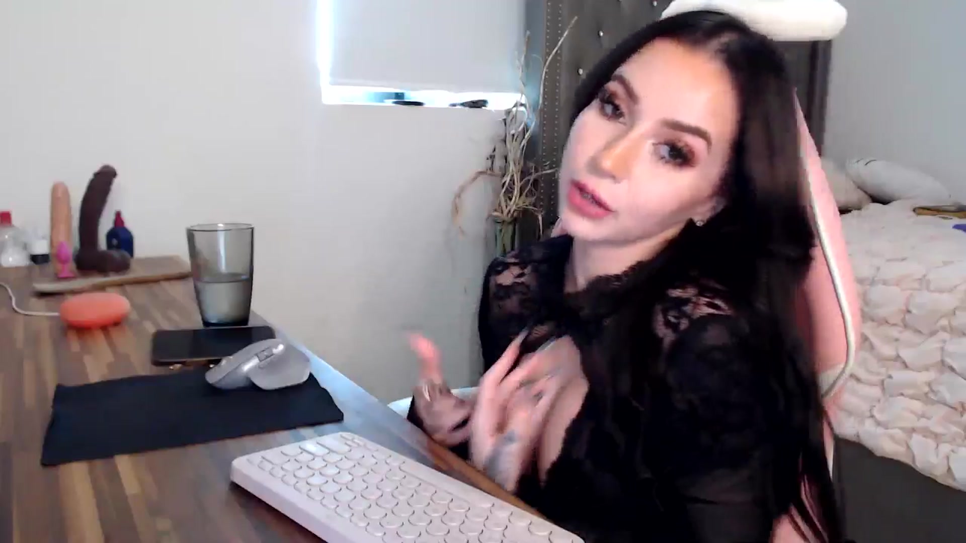Gallery image thumbnail from iplayhardbabe's myfreecams stream on, 06/09/2024, 19:43 image 11 of 20