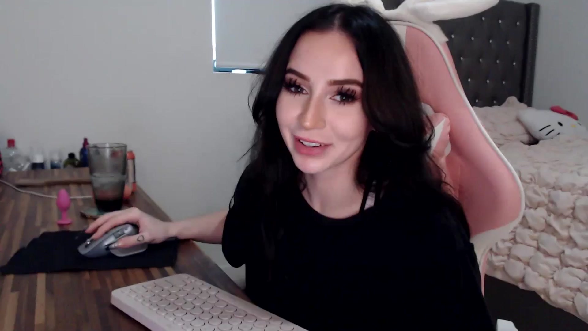 Gallery image thumbnail from iplayhardbabe's myfreecams stream on, 06/12/2024, 01:15 image 1 of 20