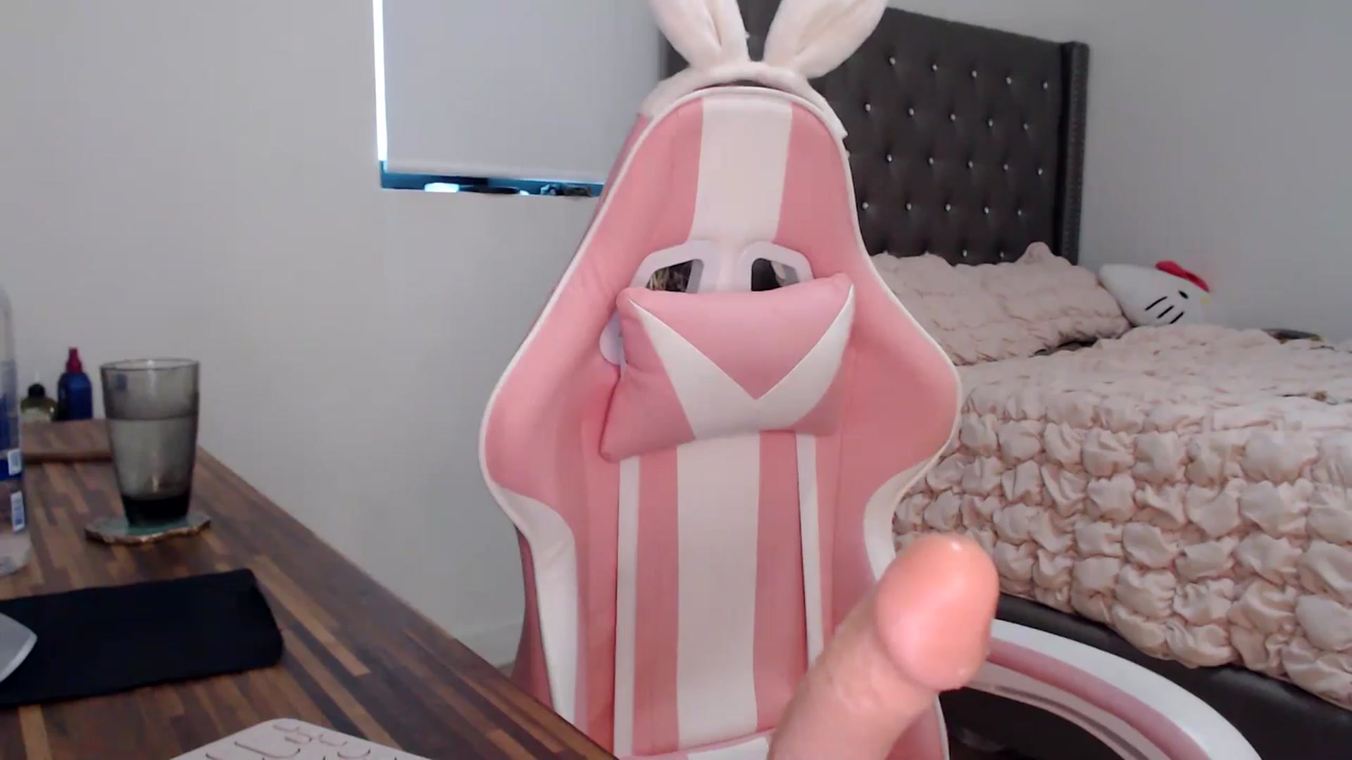 Gallery image thumbnail from iplayhardbabe's myfreecams stream on, 06/12/2024, 20:57 image 3 of 20