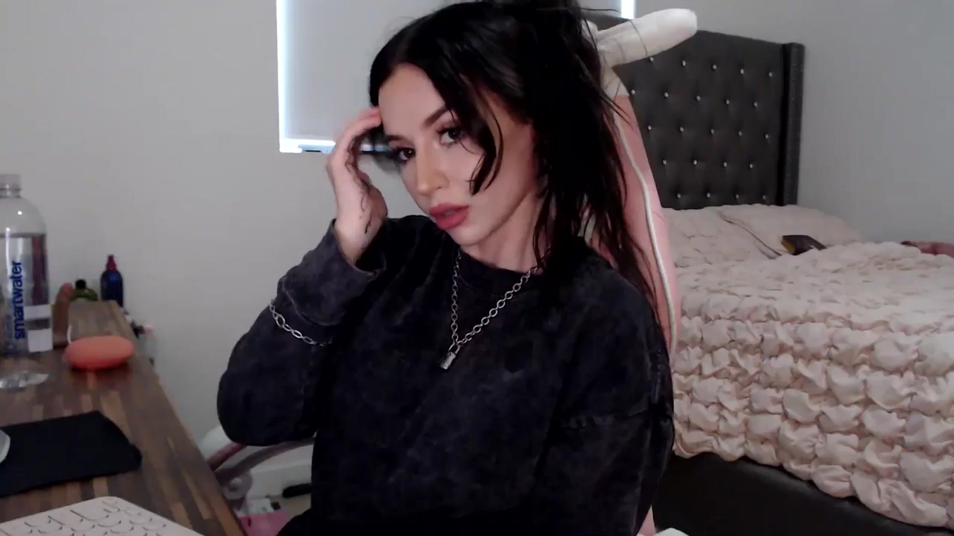 Gallery image thumbnail from iplayhardbabe's myfreecams stream on, 06/22/2024, 21:17 image 4 of 20