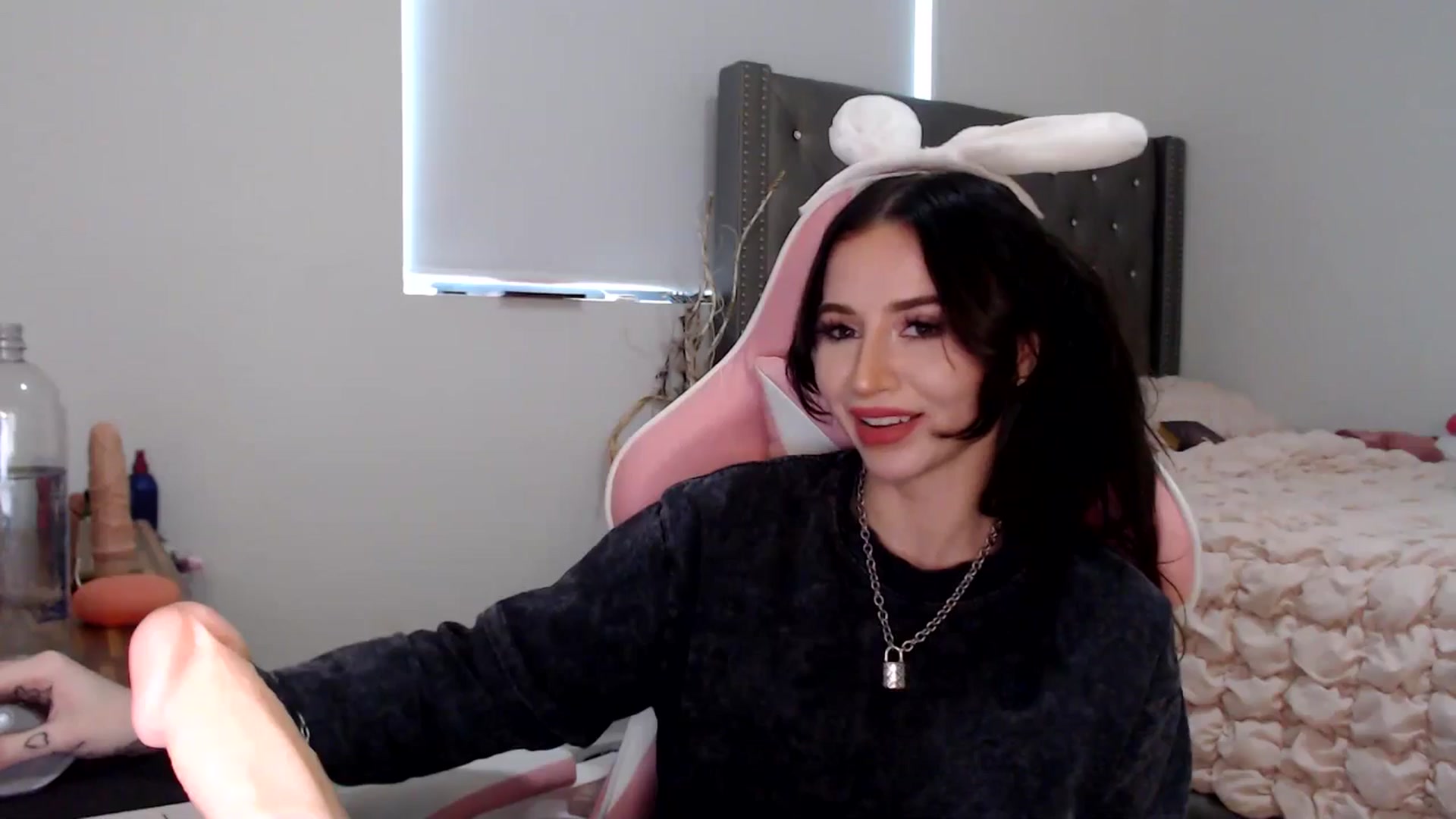 Gallery image thumbnail from iplayhardbabe's myfreecams stream on, 06/22/2024, 21:17 image 15 of 20