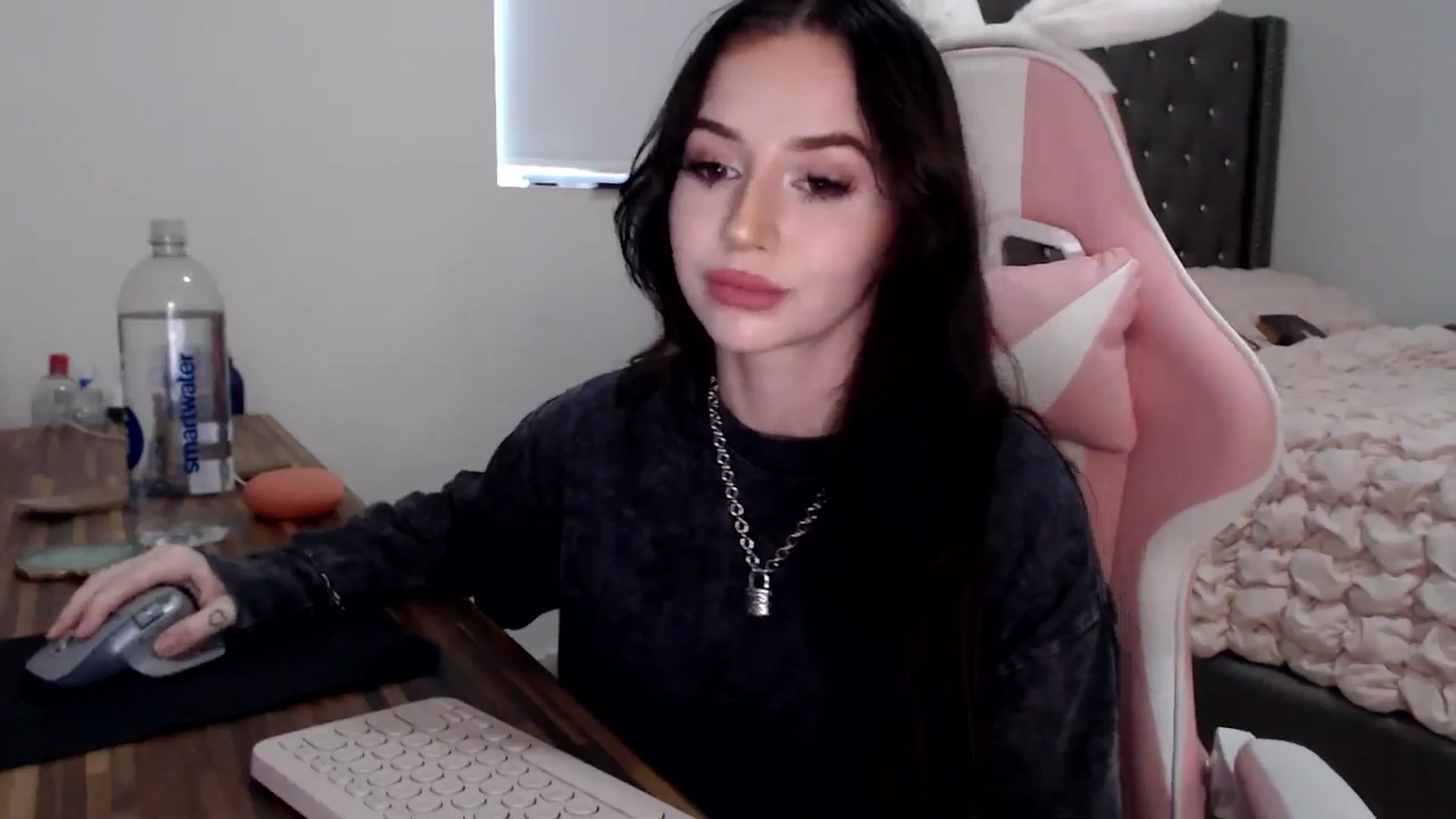 Gallery image thumbnail from iplayhardbabe's myfreecams stream on, 06/22/2024, 21:17 image 2 of 20