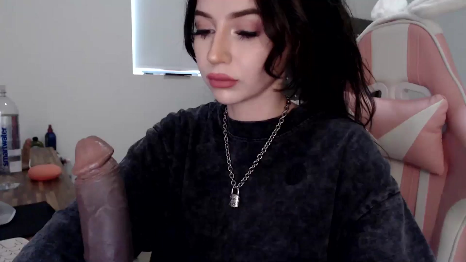 Gallery image thumbnail from iplayhardbabe's myfreecams stream on, 06/22/2024, 21:17 image 6 of 20