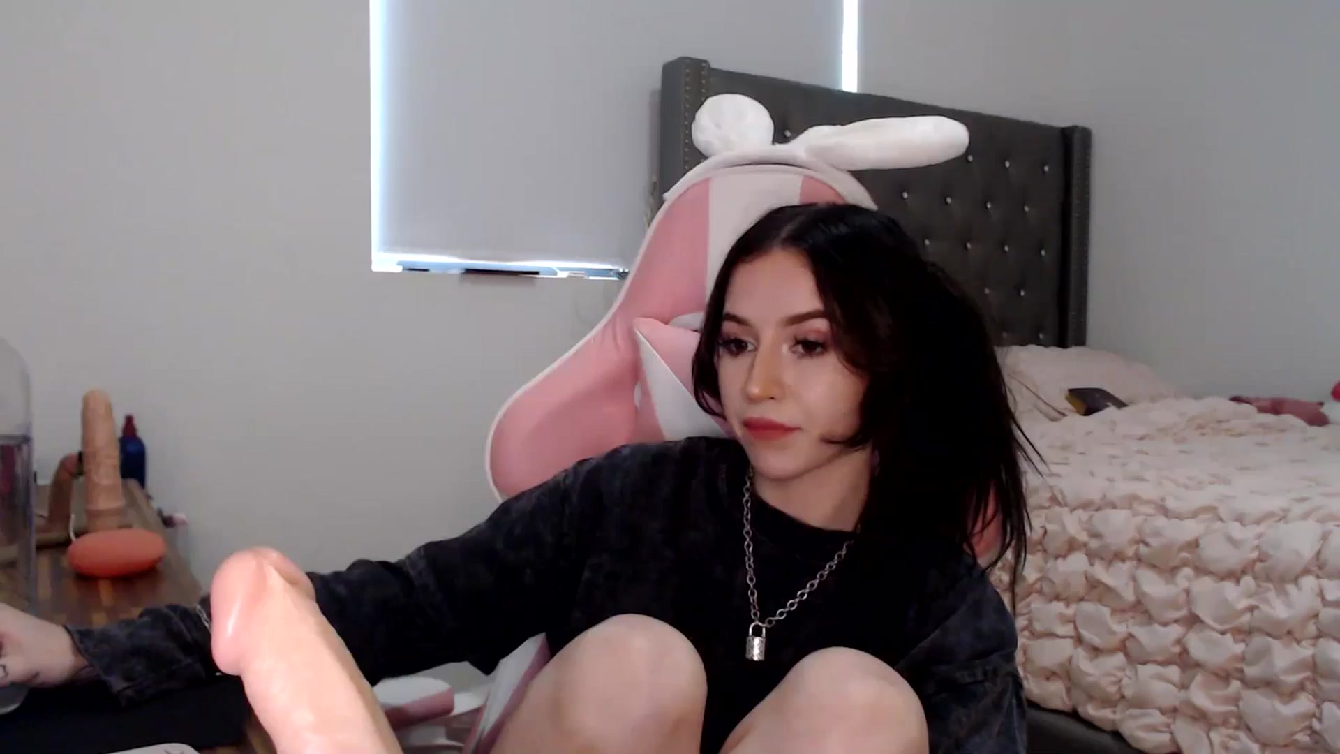 Gallery image thumbnail from iplayhardbabe's myfreecams stream on, 06/22/2024, 21:17 image 17 of 20