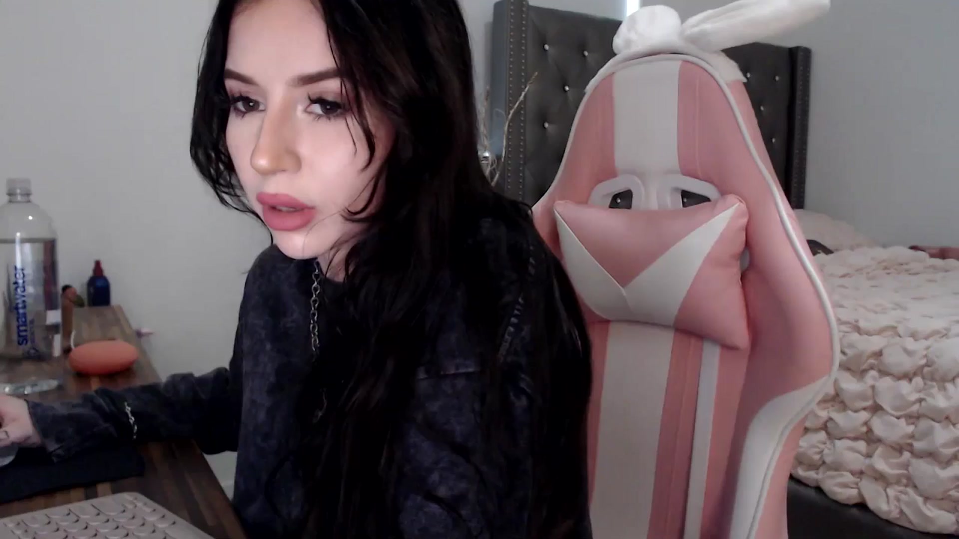 Gallery image thumbnail from iplayhardbabe's myfreecams stream on, 06/22/2024, 21:17 image 1 of 20