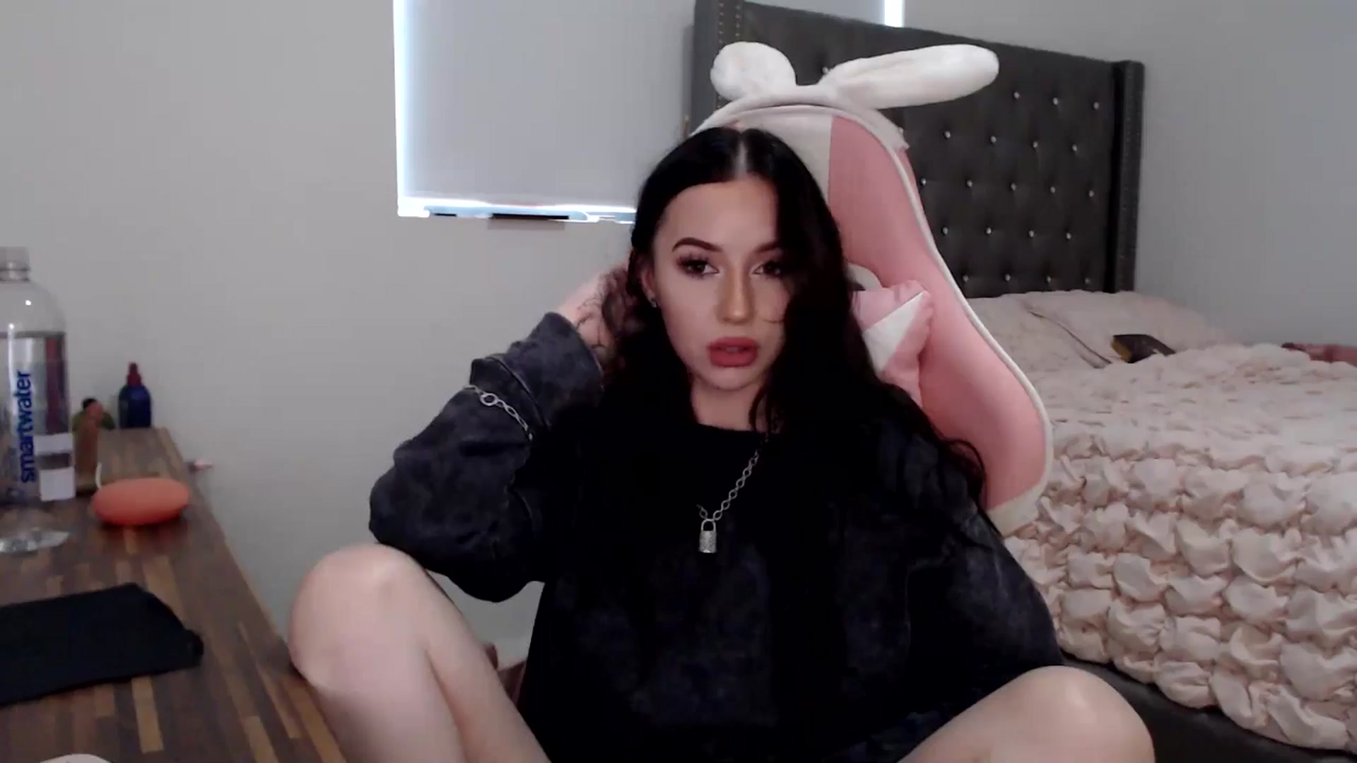 Gallery image thumbnail from iplayhardbabe's myfreecams stream on, 06/22/2024, 21:17 image 3 of 20