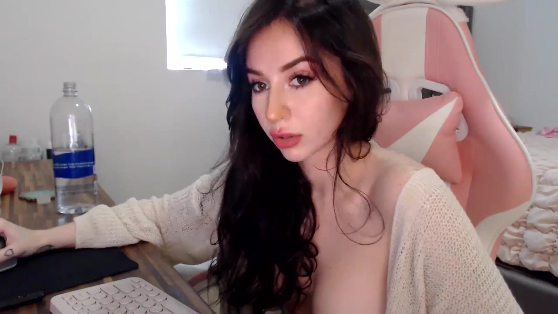 Gallery image thumbnail from iplayhardbabe's myfreecams stream on, 06/25/2024, 20:32 image 8 of 20