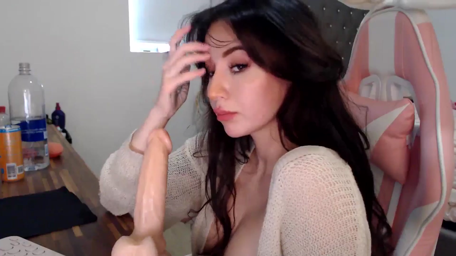Gallery image thumbnail from iplayhardbabe's myfreecams stream on, 06/25/2024, 22:24 image 2 of 20