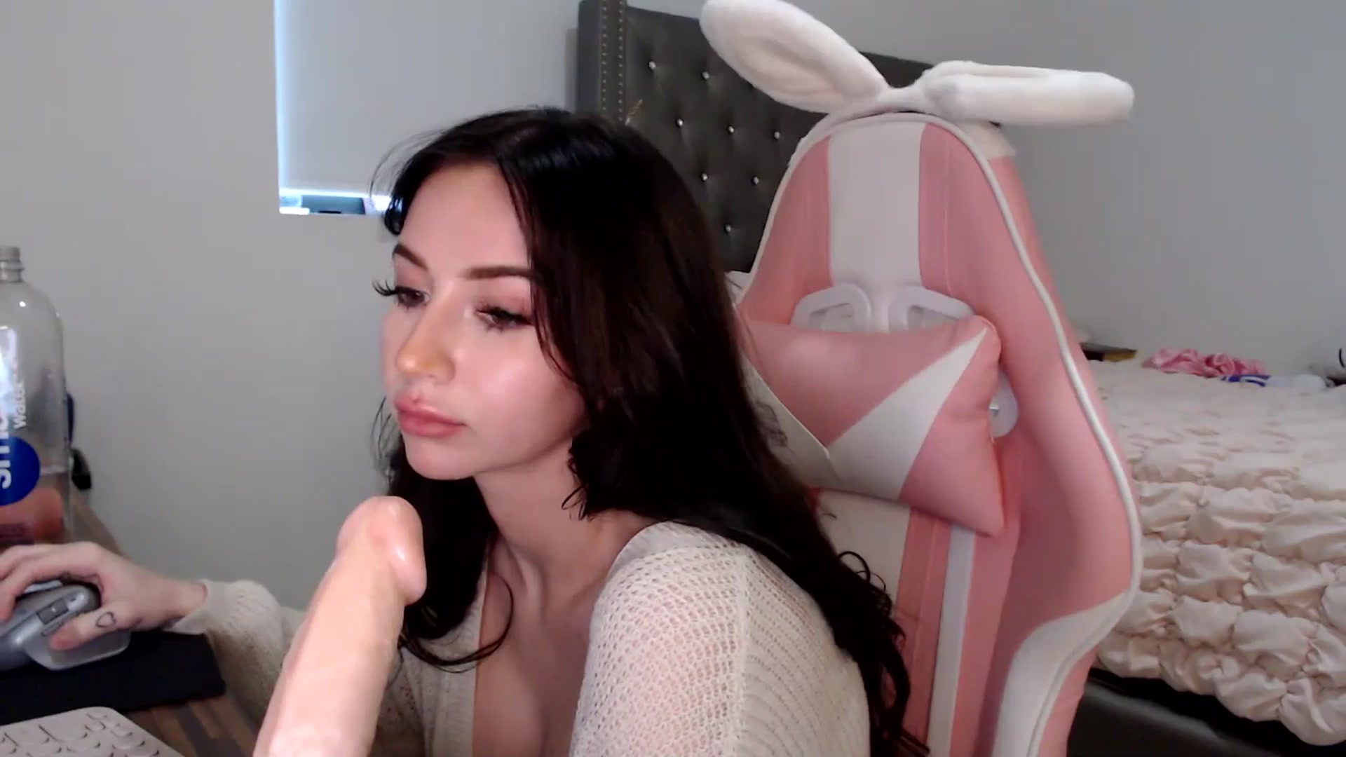 Gallery image thumbnail from iplayhardbabe's myfreecams stream on, 06/26/2024, 24:24 image 6 of 20