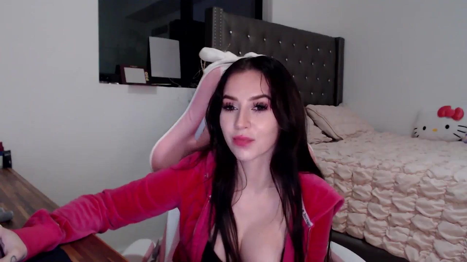Gallery image thumbnail from iplayhardbabe's myfreecams stream on, 07/16/2024, 24:53 image 18 of 20