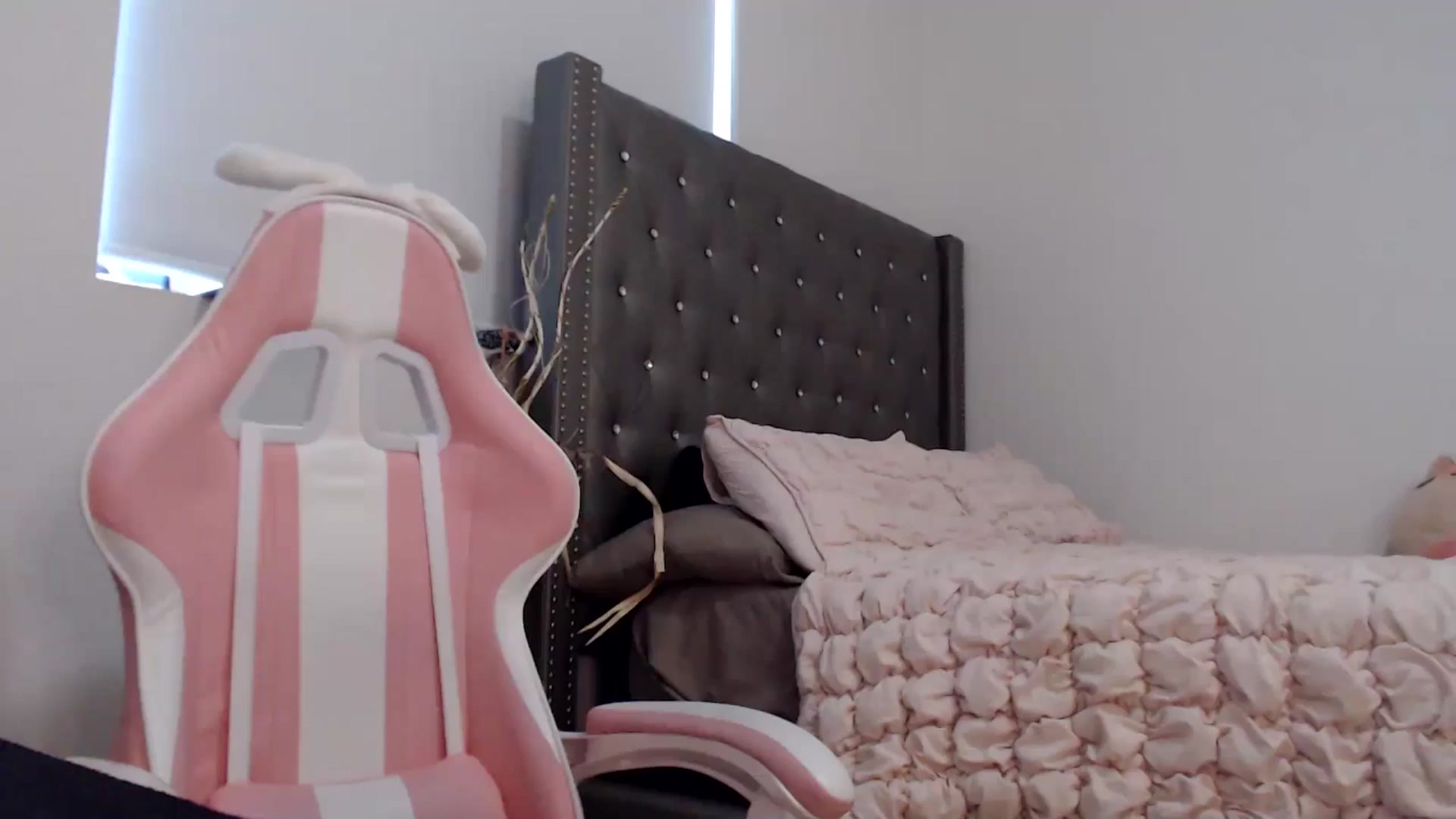 Gallery image thumbnail from iplayhardbabe's myfreecams stream on, 07/20/2024, 23:41 image 16 of 20