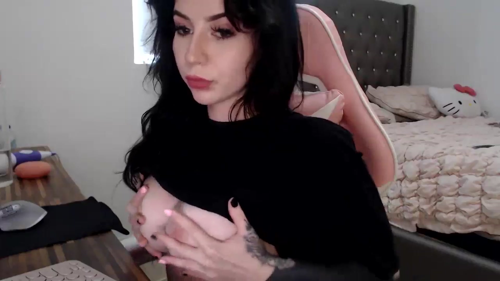 Gallery image thumbnail from iplayhardbabe's myfreecams stream on, 08/08/2024, 21:46 image 13 of 20