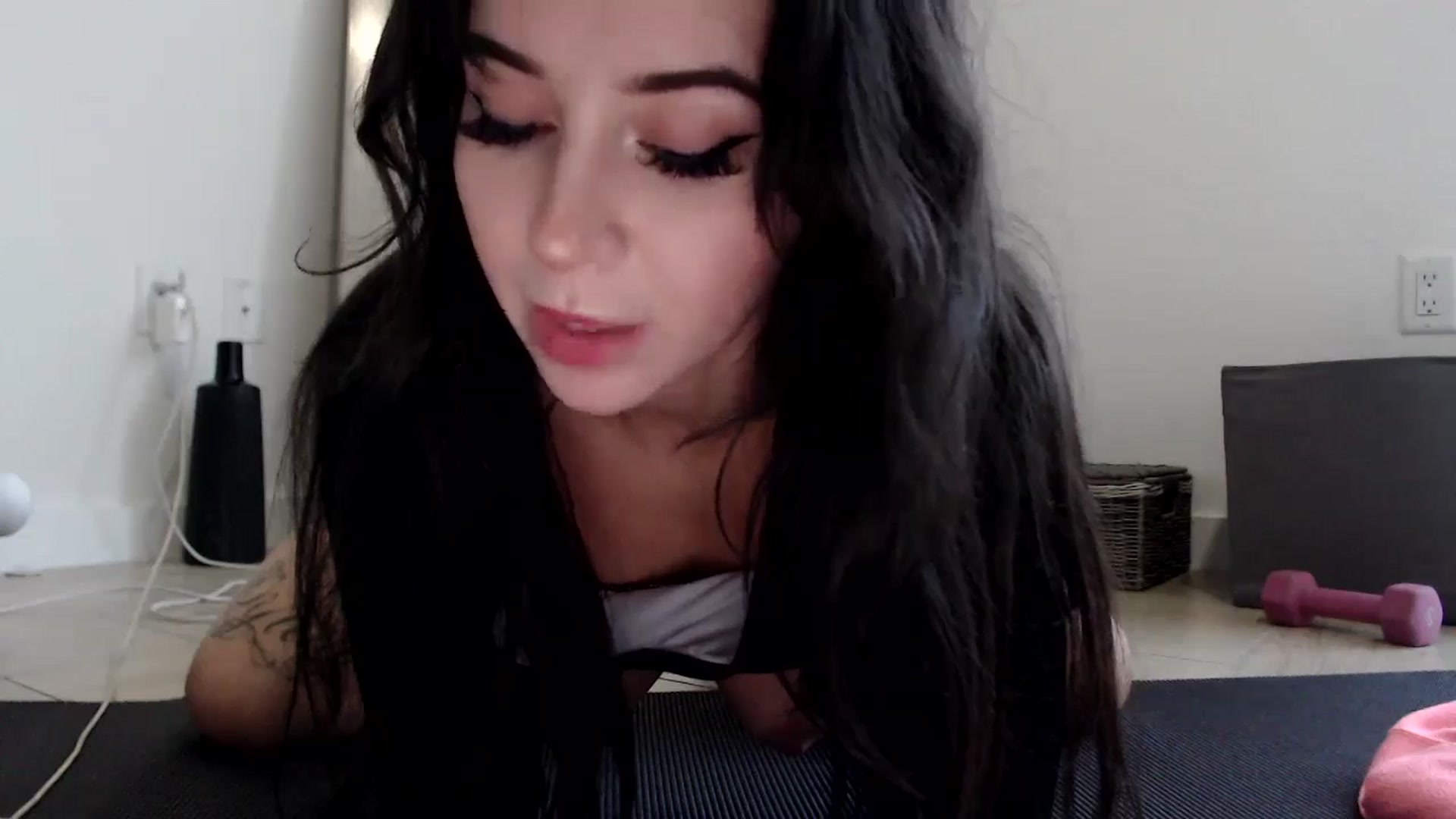 Gallery image thumbnail from iplayhardbabe's myfreecams stream on, 10/13/2024, 23:01 image 2 of 20