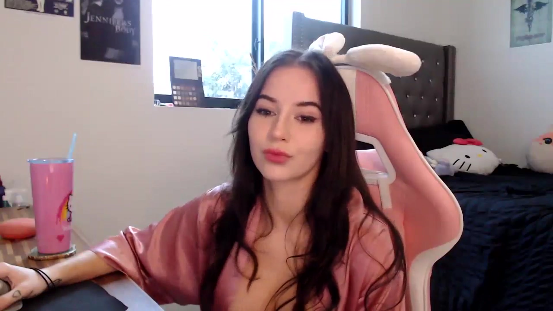 Gallery image thumbnail from iplayhardbabe's myfreecams stream on, 10/15/2024, 22:32 image 10 of 20