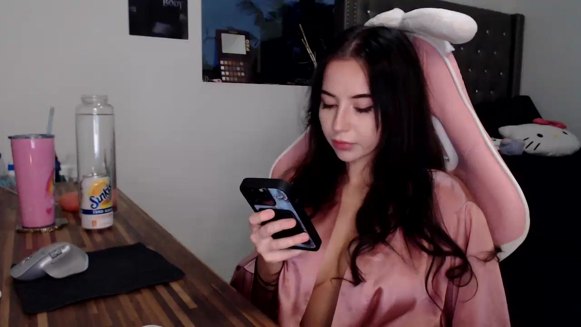 Gallery image thumbnail from iplayhardbabe's myfreecams stream on, 10/15/2024, 23:41 image 7 of 20