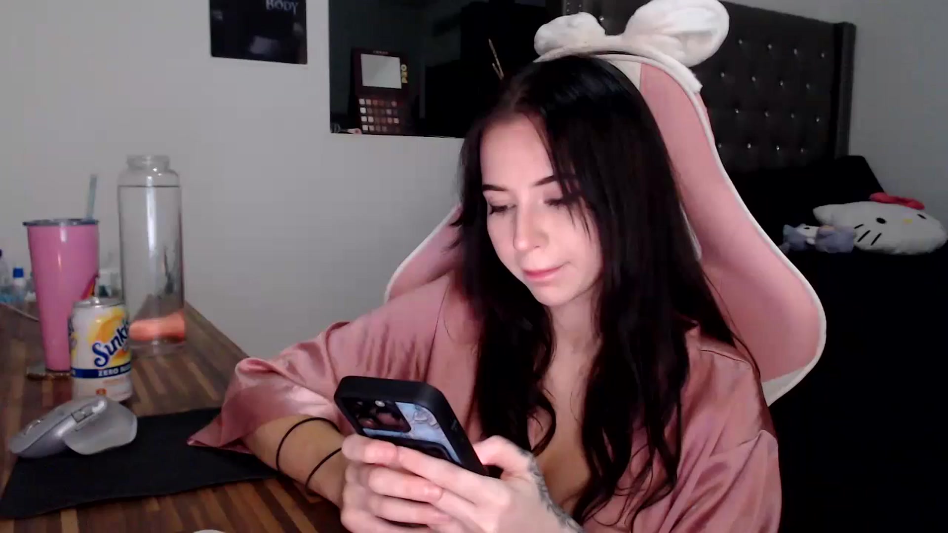 Gallery image thumbnail from iplayhardbabe's myfreecams stream on, 10/15/2024, 23:41 image 17 of 20