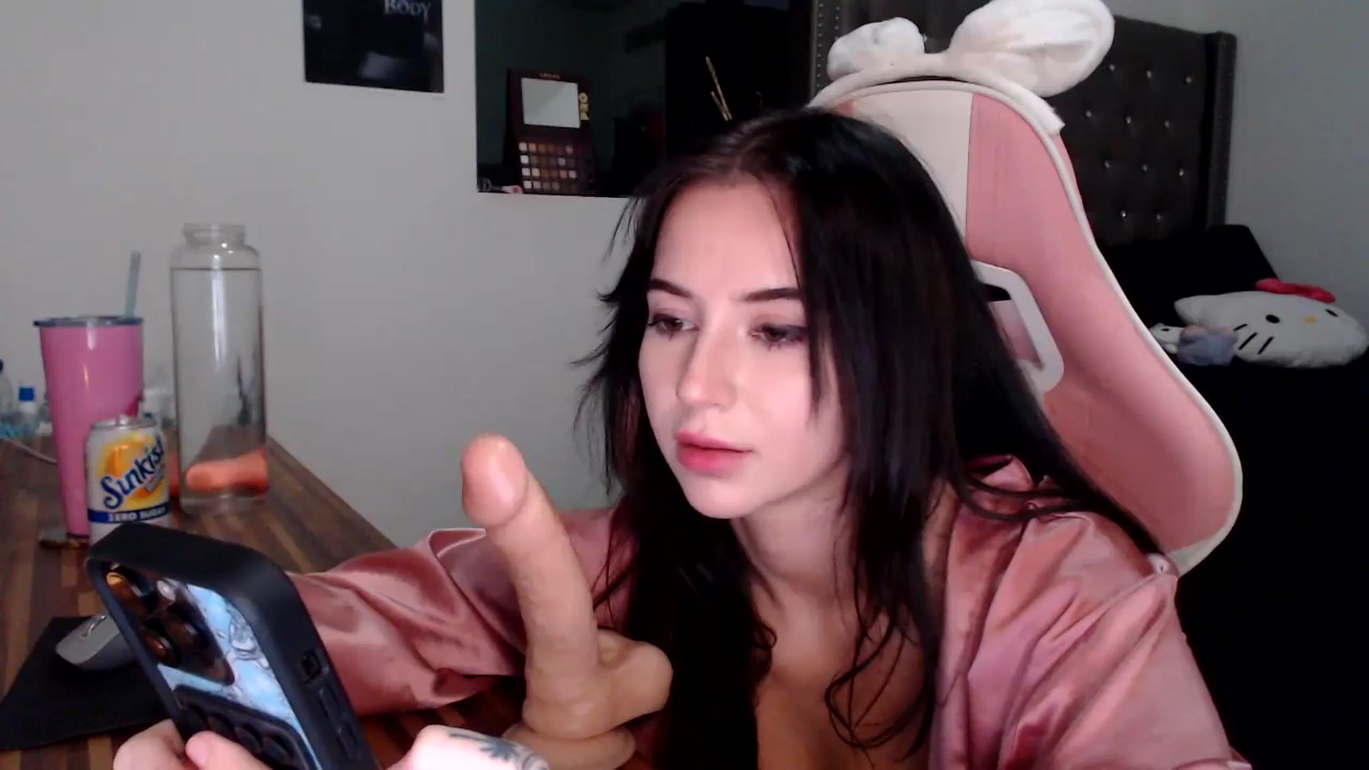 Gallery image thumbnail from iplayhardbabe's myfreecams stream on, 10/16/2024, 24:01 image 10 of 20