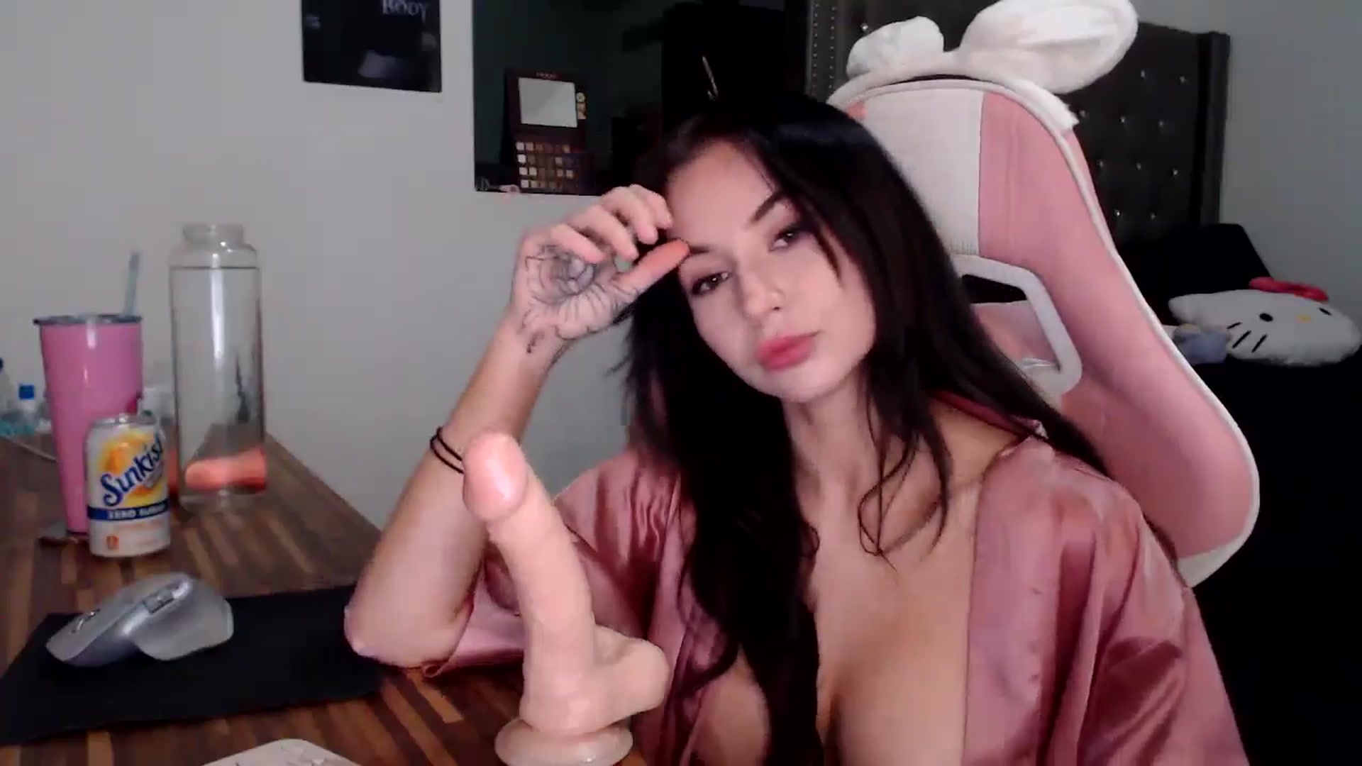 Gallery image thumbnail from iplayhardbabe's myfreecams stream on, 10/16/2024, 24:01 image 11 of 20