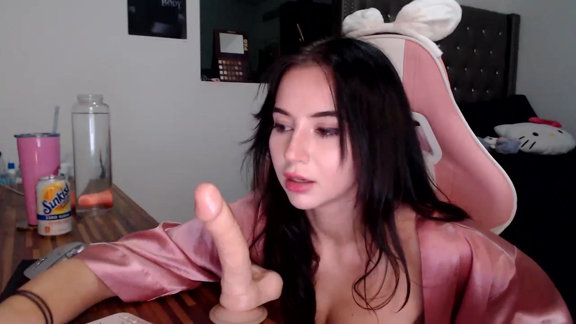 Gallery image thumbnail from iplayhardbabe's myfreecams stream on, 10/16/2024, 24:01 image 9 of 20