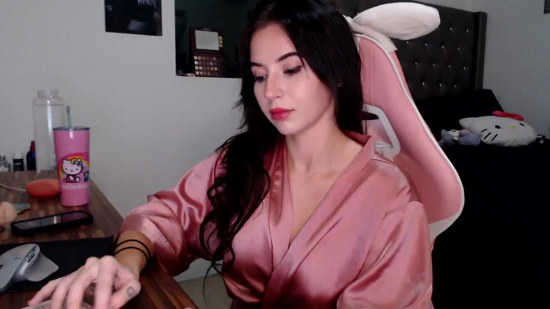 Gallery image thumbnail from iplayhardbabe's myfreecams stream on, 10/16/2024, 01:44 image 18 of 20