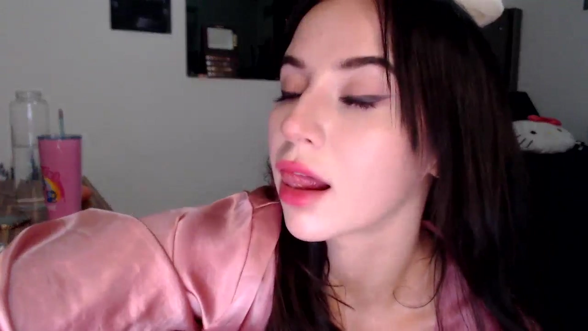 Gallery image thumbnail from iplayhardbabe's myfreecams stream on, 10/16/2024, 02:43 image 18 of 20
