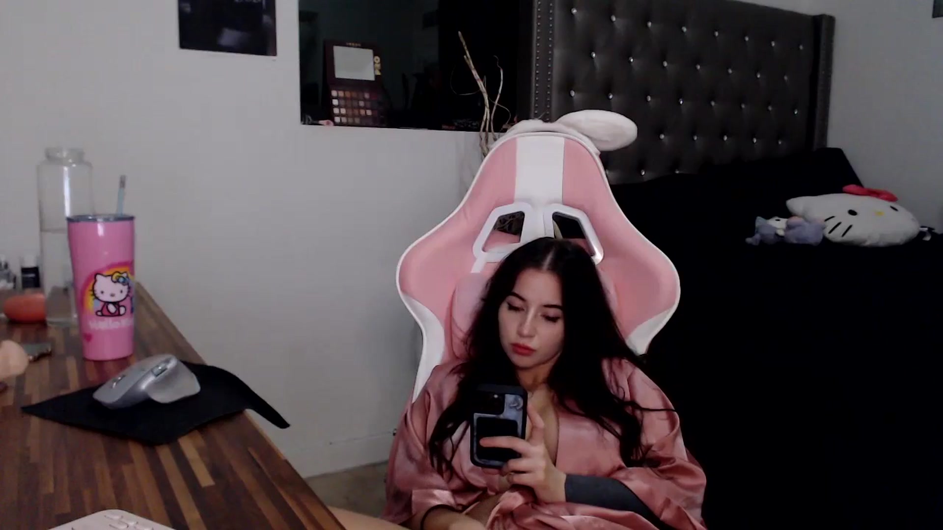 Gallery image thumbnail from iplayhardbabe's myfreecams stream on, 10/16/2024, 02:43 image 7 of 20