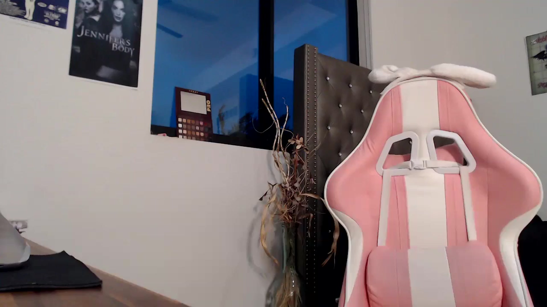Gallery image thumbnail from iplayhardbabe's myfreecams stream on, 10/18/2024, 23:06 image 17 of 20