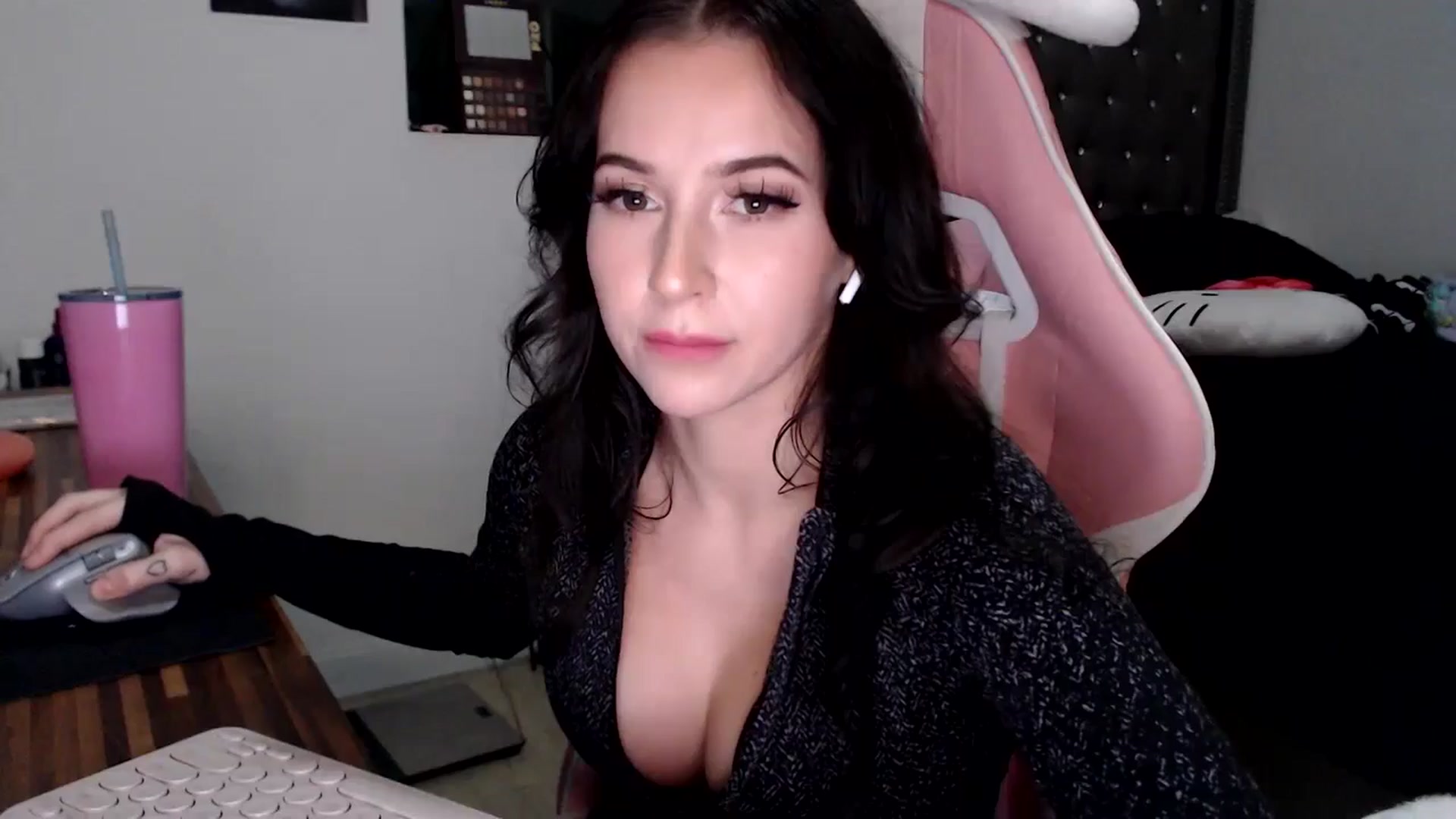Gallery image thumbnail from iplayhardbabe's myfreecams stream on, 10/20/2024, 24:26 image 16 of 20