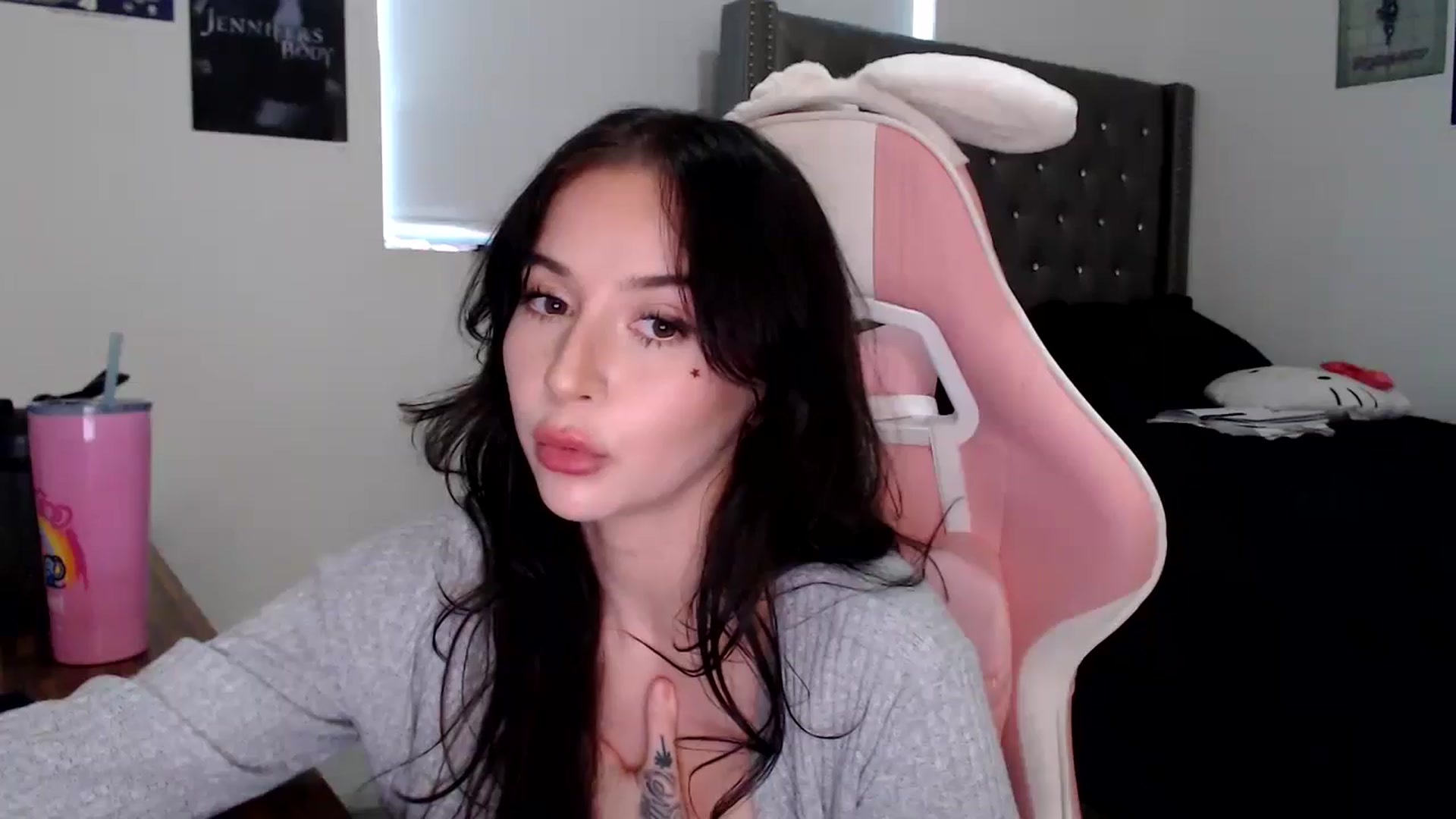 Gallery image thumbnail from iplayhardbabe's myfreecams stream on, 10/23/2024, 23:27 image 1 of 20