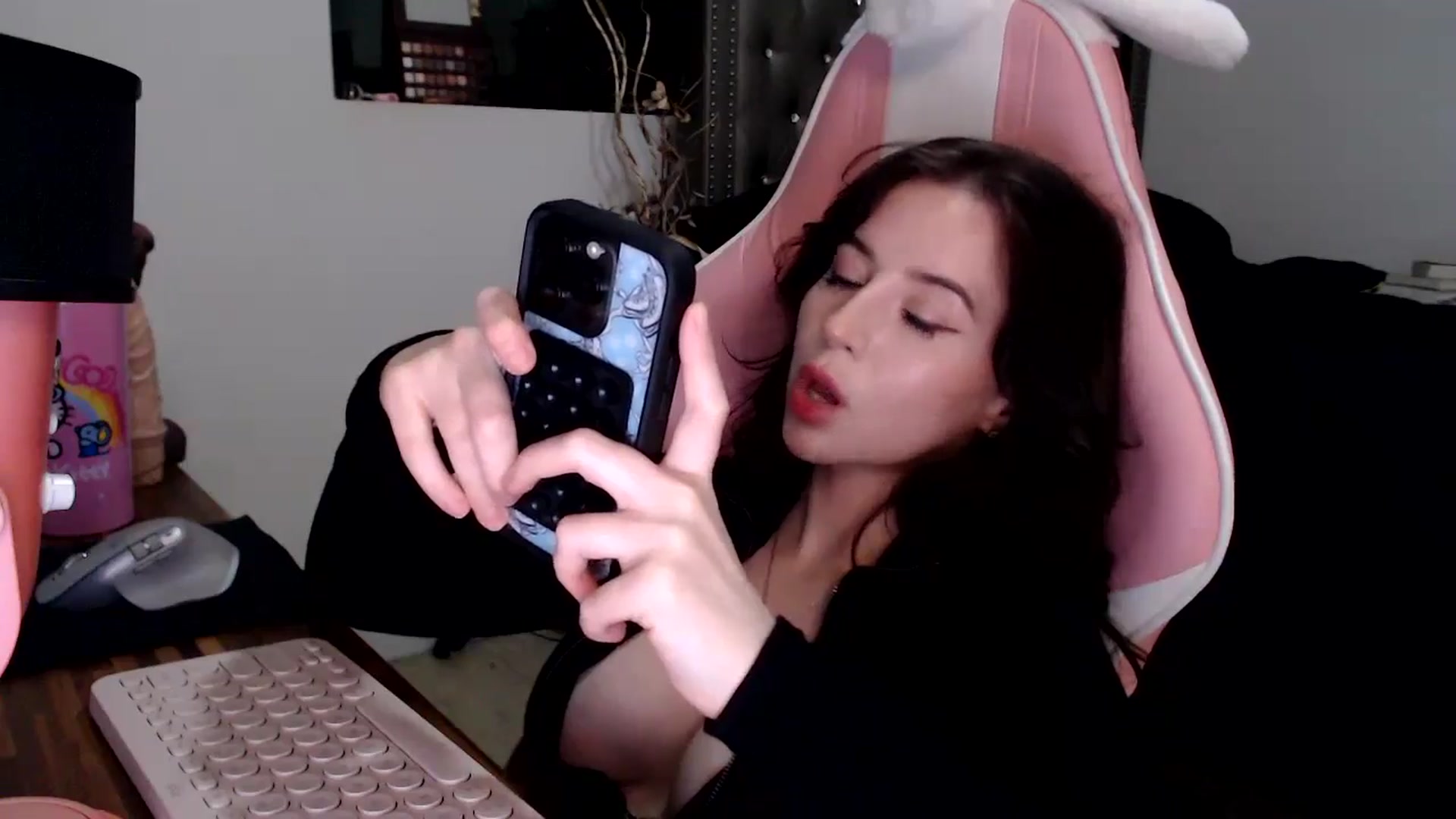 Gallery image thumbnail from iplayhardbabe's myfreecams stream on, 11/03/2024, 24:04 image 17 of 20