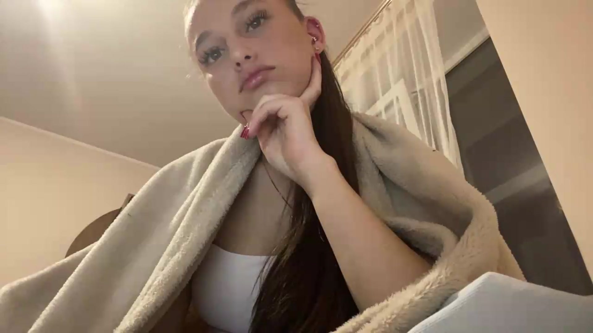 Gallery image thumbnail from irynasweetx's myfreecams stream on, 06/18/2026, 22:12 image 15 of 20