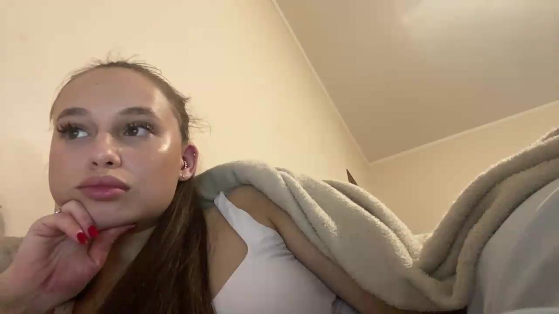 Gallery image thumbnail from irynasweetx's myfreecams stream on, 06/18/2026, 23:08 image 13 of 20