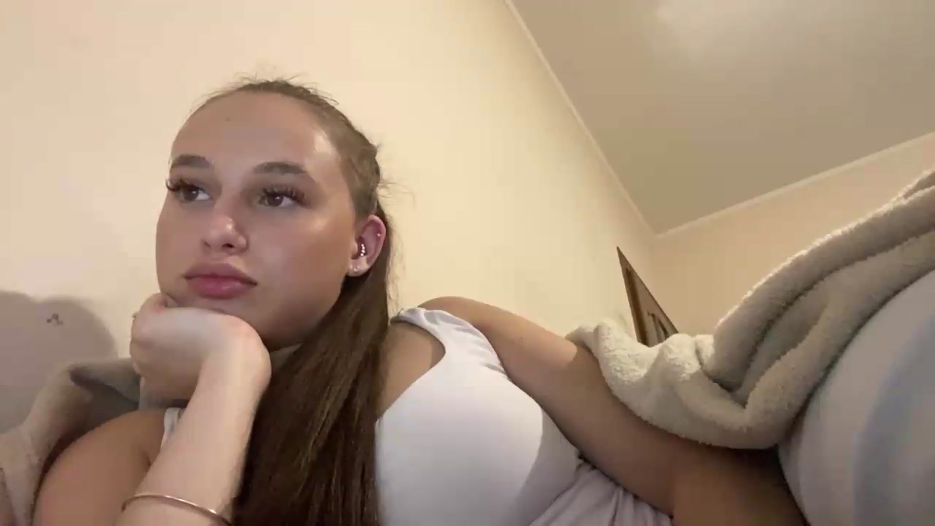 Gallery image thumbnail from irynasweetx's myfreecams stream on, 06/18/2026, 23:08 image 16 of 20