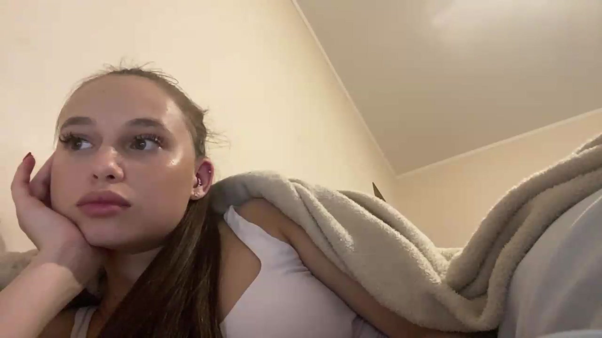 Gallery image thumbnail from irynasweetx's myfreecams stream on, 06/18/2026, 23:08 image 12 of 20